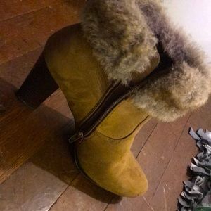 Some lady high boots